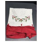 8 Touch Class Holly Wreath Chair Covers