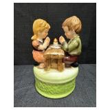 Vtg Music Box, praying boy & girl, plays Silent