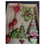 Plastic Glitter Ornaments, Mistletoe, Trees