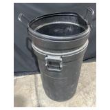 (2) trash cans with lids
