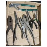Variety of pliers (7)