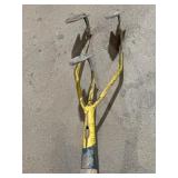 hand cultivator/hand rake with wooden handle