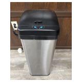 Power kitchen garbage can-works