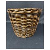 Round wicker basket