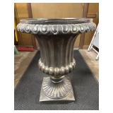 Resin garden urn planter