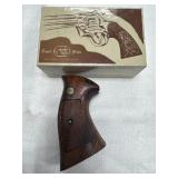 Smith & Wesson Eagle Grip Wood Grip w/ box