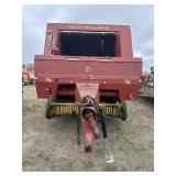 New Holland 660 Round Baler
