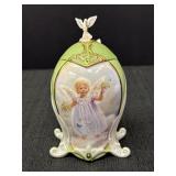 Delightful Daisy Heirloom Porcelain music box