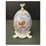 An Angelï¿½s Kiss Heirloom Porcelain music box
