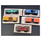 (5) Model Power HO Scale Train Cars