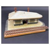 Lefton Railroad Depot HO Scale Resin Figurine