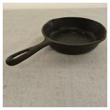 VTG 7in Griswold No. 4 Cast Iron Skillet