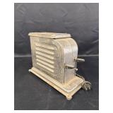 Vtg Toastmaster toaster, 10 x 4.5 x 7.5in H