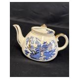 Gibson Staffordshire England Blue Willow Teapot,