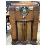 Ant. Zenith Oak Console Tube Radio
