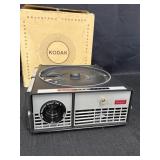 Kodak Carousel Projector Model 550 w/cables &