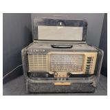 Zenith trans-oceanic wave-magnet radio w/ antenna