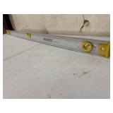 Mayese 4ï¿½ Aluminum Level & Ruler