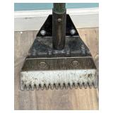 MasterForce shingle removal tool