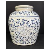 Blue & white porcelain ginger jar w/lid, 9in H
