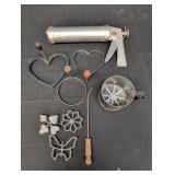 Wear-Ever aluminum cookie press gun, heart & round