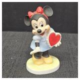 VTG Walt Disney Minnie Mouse Figurine w/ Heart