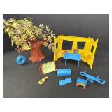 Honey Hill Bunch Clubhouse & parts of Rickety Rig