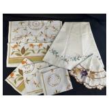 4 Kitchen Towels, 2 round Tablecloths