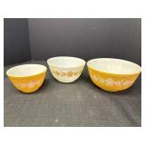 Set of 3 nesting Pyrex mixing bowls, Butterfly
