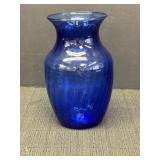 Indiana Glass Co. 8in cobalt glass vase w/swirl