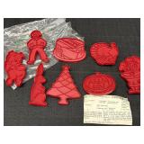Assorted plastic cookie cutter set, 3-5in