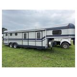 1990 Merhow 4 Horse Trailer w/ sleeper - Title