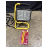 Halogen Shop Light w/ extra bulb