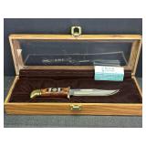 Buck 119 Special hunting knife w/ bear design and