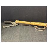 Vtg. Clay pigeon holder/skeet w/ wooden handle