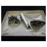 Menï¿½s Silvertone Ruby Colored Cuff Links & Tie