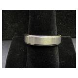 Menï¿½s Wedding Band