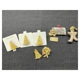 TC Cat in Mailbox Brooch, Gingerbread, Wreath
