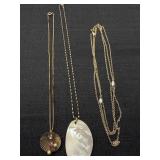 Mother of Pearl like Pendant, Avon 3 strand