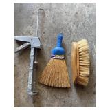 Corn whisk, brush & chalk gun