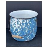 8.5' blue & white swirl enamelware bucket w/