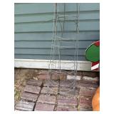 4 tomatoe cages