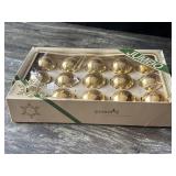 Vtg. Pyramid jumbo decorative ornaments