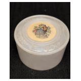 Marbled plastic lidded container w/ Colonial