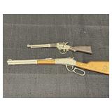 2 miniature toy cap guns - Cowboy lever action