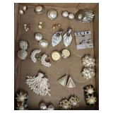 20pr gold tone & faux pearl clip-on earrings