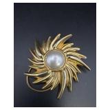 Gold Tone & Faux Pearl Scarf Clip