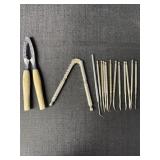 Nutcrackers & Nut Pick Set (14)