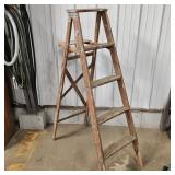 5ft Wooden 4 Step Ladder w/ Top Platform