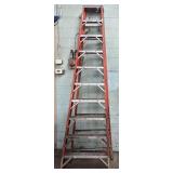 10ï¿½ Fiberglass ladder